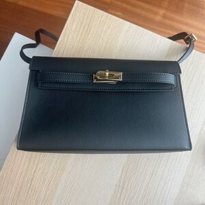 Elegant Black Leather Shoulder Bag